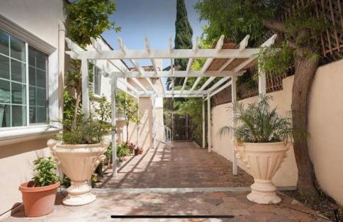 3 bedroom apartment by the MrC Hotel and 5 minutes to Rodeo Drive WiFi TV Patio walk to restaurants - Foto 20