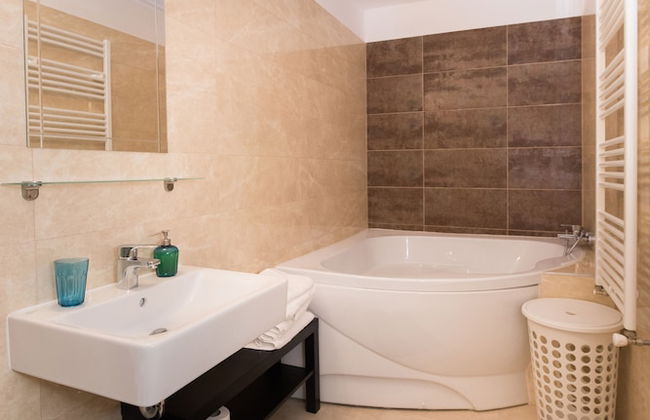 Thomas Apartments - Photo 39