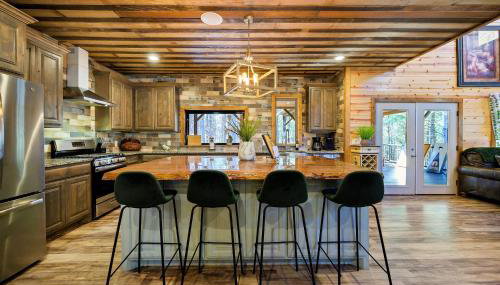 The Nomi Lodge - Sleeps 28 - Gorgeous Rustic Cabin, Centrally Located, Tons of Amenities - Foto 2