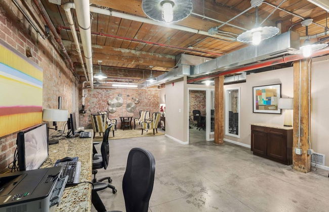 Loft Living in the Trendy Warehouse District - Foto 27