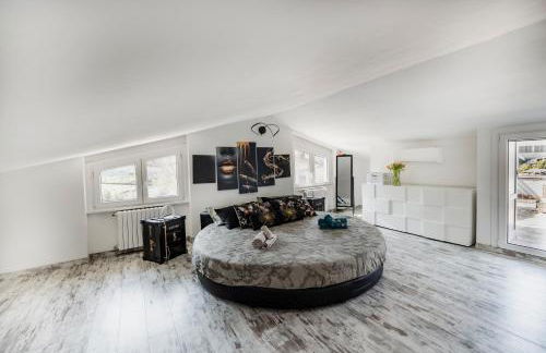 k10 Luxury House, Pool, Jacuzzi, Gym, Sauna, Private garden - Foto 9