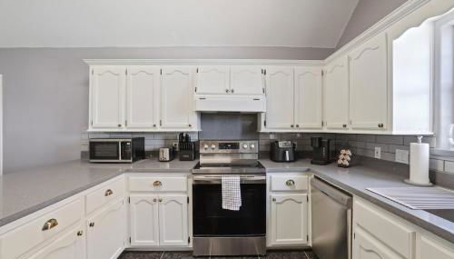 Relaxing Family Retreat With Private Pool, Grill & Game Room - Foto 3