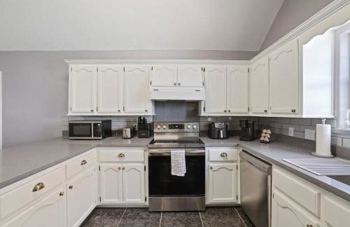 Relaxing Family Retreat With Private Pool, Grill & Game Room - Foto 3