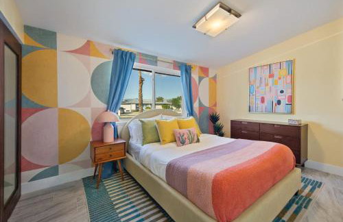 Desert Glow Getaway - Pool - Lounging - Backyard Games - Foto 24