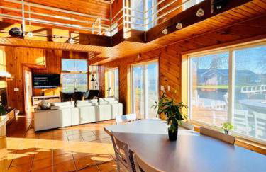 Unforgettable 4 bedroom 3 bath waterfront cabin - Photo 32