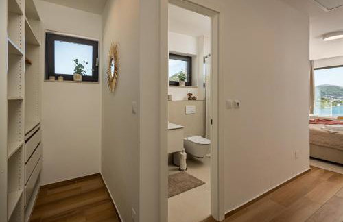 Luxury Sea View Penthouse "Marina Living" Pool, Adria, Split Region - Photo 46