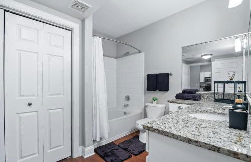 Luxury King Bed Suite - Pool - Gym - Parking - Foto 19