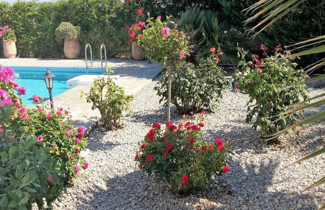 Enticing Villa in Loutra with Private Pool & Garden near Beach - Photo 13