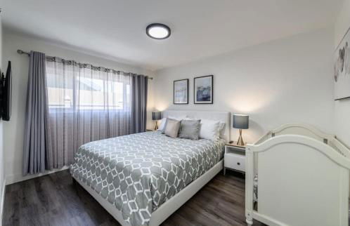 Spacious Disneyland 5 Bedroom 4 Bath House with Game Room - Photo 40