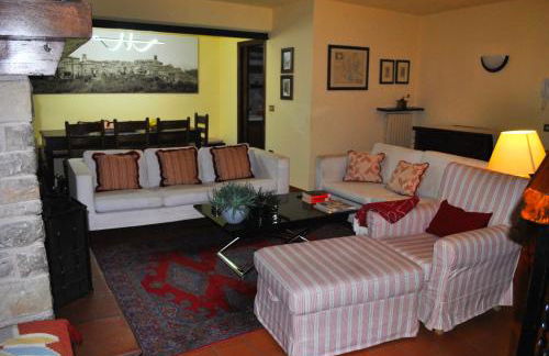 L'Umbrichella - casa vacanze in piccolo borgo medioevale - Foto 1