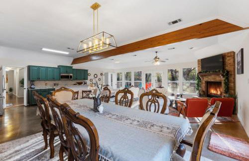 Oakwood Oasis- 1,4 Acres of Tranquility home - Foto 4