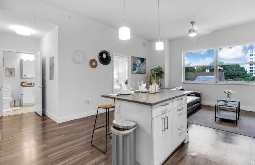 Sunny 1BR Unit With Free Parking Prime Location - Foto 2