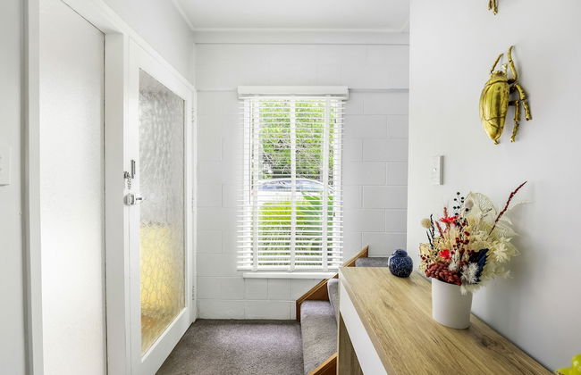 Inner City Retreat - WiFi - Netflix - Photo 38