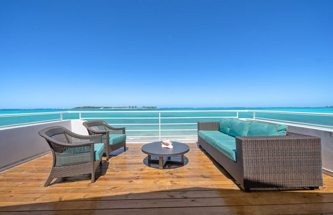 Modern, Stunning & Bright Central Beach Villa - Photo 14