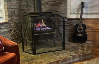 Majestic Log A Frame by Lake, Loft & Deck - Foto 27