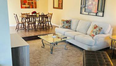 Mins to Blessing Hospital, Miss River, Country Club - Foto 2