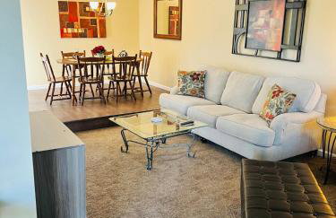 Mins to Blessing Hospital, Miss River, Country Club - Foto 2