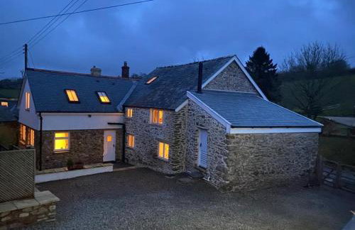 Luxury Farmhouse Retreat with Private Hot Tub & EV - Foto 55