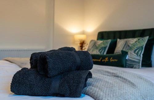 High End Contractor Apartment - 5 Separate Beds - Free Parking - Foto 16