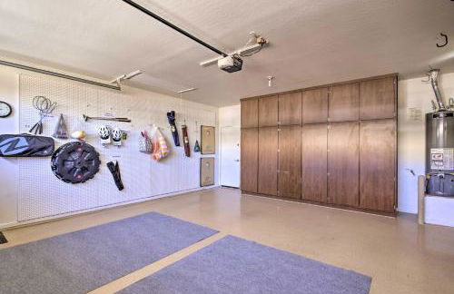 Family Gem in Phoenix with Saltwater Pool and Theater - Foto 35