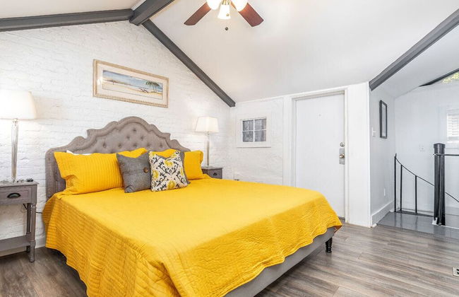 Southern Belle Carriage House - Photo 2