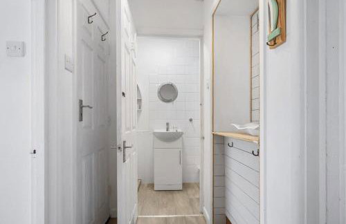 Beach-Style Flat 2 Min Walk to Tolcarne Beach - Foto 14