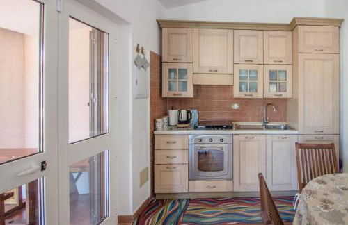 GuestHost - Seaside Apartment with Parking - Foto 13