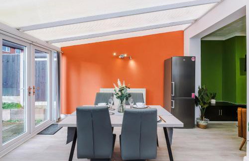 The Lyme Lounge - Contemporary & Stylish 3BR Home - Sleeps 7 with Parking & Wi-Fi - Perfect For Business or Work Stays - By Parydise Properties - Foto 28