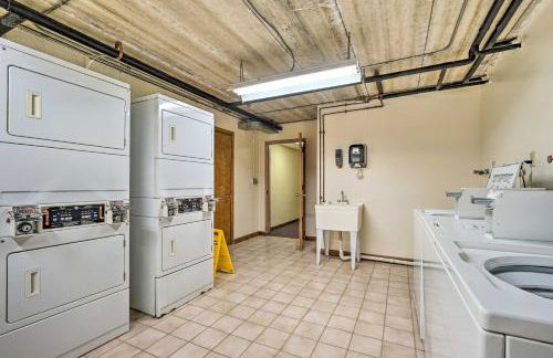 Steps to Ski Shuttle! Snow Mountain Village Condo - Foto 19