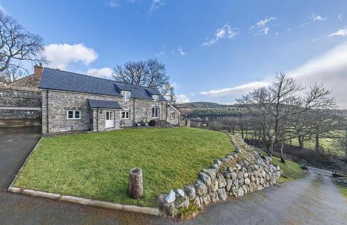 Stunning Barn Conversion with HOT TUB and ALPACAS - Ty Cerrig Barn - Photo 45