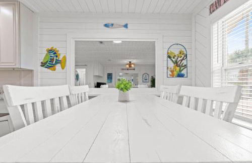 Spacious Dog-Friendly Unit with Game Room & Private Yard, Walk to East PCB Beach - Foto 8