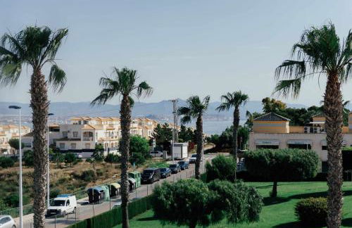 Stunning 2 bedroom apartment with Pool View - Photo 7