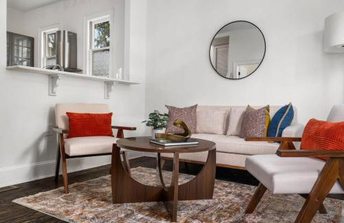 Walkable Grant Park 1920s Home with King Bed - Photo 19