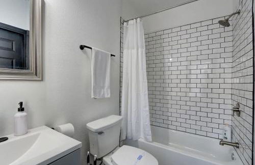 East Side Gem Steps to Brady St & McKinley Beach - Foto 8