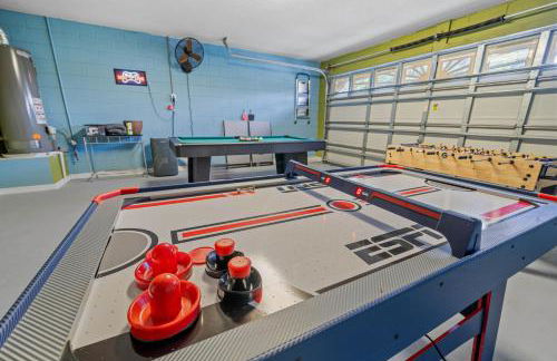 Stunning 4-bedroom Villa w/ Pool - Close to Disney Parks and Gulf Courses! - Photo 46