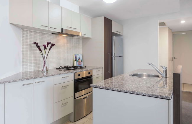 Oaks Brisbane Aurora Suites - Photo 12