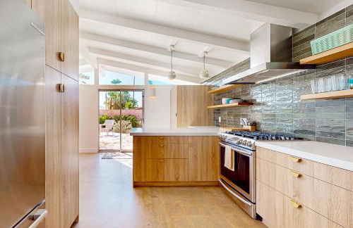 Remodeled midcentury charmer with private salt water pool spa and mountain views - Foto 9