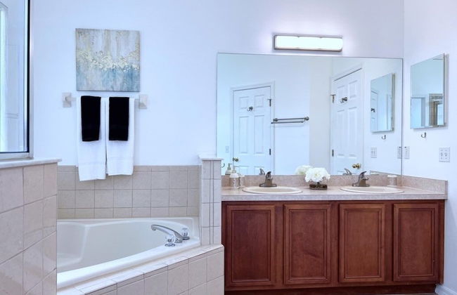 Lovely 4 Bed 3 Bath Pool Home With Spa-5330cvl 4 Bedroom Home by RedAwning - Foto 15