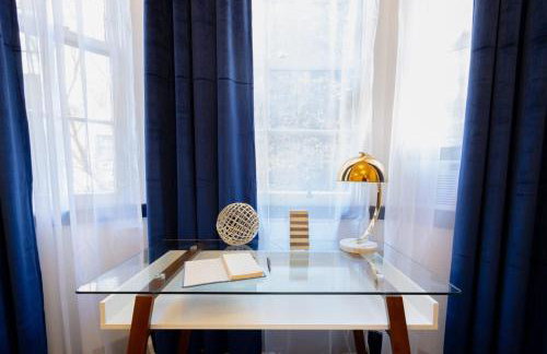E10-1 Designer East Village Townhouse 1BR - Foto 16