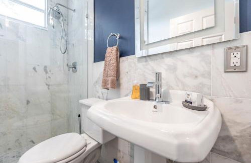 Tropical Oasis with Heated Pool - Photo 7