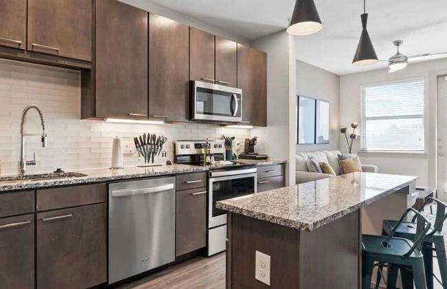 Cozy 1BR King Suite Close to Downtown w Fast Wifi - Foto 12