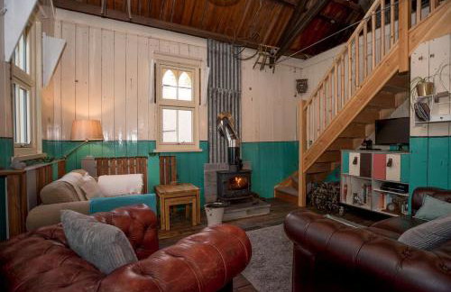 The Iron Chapel - Foto 18