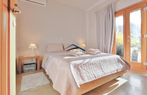 The Charming Waterfront Retreat, with a swimming pool & direct access to the sea, ideal for large families, or a group of friends - Foto 49