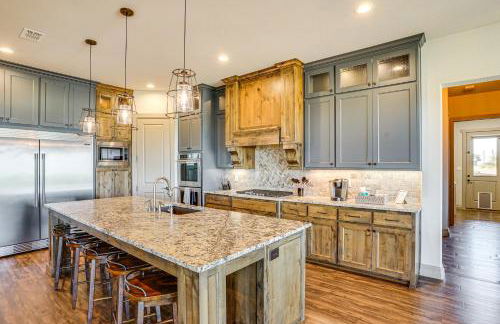 Elegant Sunset Meadow Ranch in Texas with Hot Tub - Photo 6