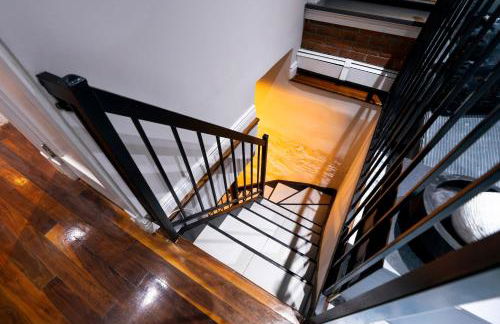 Elegant Central Park Suite - 4 Bedroom Self Check-In - Photo 7