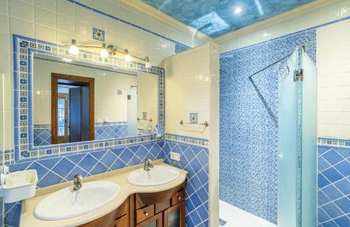 Cubo's Casa El Rodeo & Private Pool - Photo 39