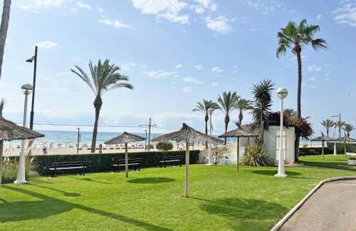 Playa y montaña 1ª linea Piscina Parking AC - Foto 1