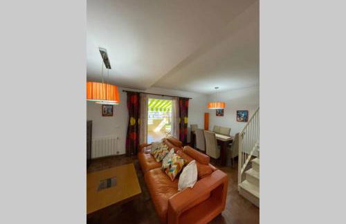 Casa adosada con porche, piscina y pista de pádel, junto al campo de golf - Foto 20