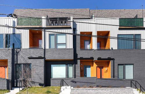 Private Home with Rooftop Game Room near Downtown - Foto 79