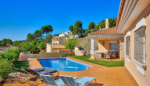 Luxurius Villa with private pool - Photo 2